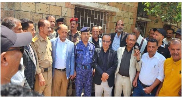 تنفيذاً لتوجيهات رئيس مجلس القيادة الرئاسي .. مكتب الوزارة بتعز يسلم مقر نادي الصقر لإدارته