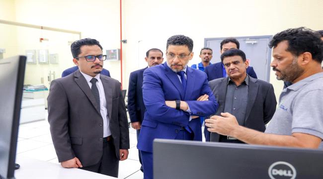 رئيس الحكومة يوجه بعدد من الحلول الاسعافية العاجلة لمعالجة انقطاعات الكهرباء في عدن ...