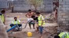 مجموعة القطيبي تباشر شفط مياه الأمطار في عدن بتوجيهات من الشيخ سمير القطيبي..
