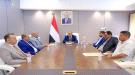 رئيس الوزراء يلتقي محافظ سقطرى ويؤكد دعم الحكومة لجهود السلطة المحلية  ...