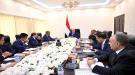 الرئيس العليمي يجتمع بلجنة إدارة الأزمات ويحذر الحوثي من مغبة استمراره بزج اليمن وشعبه في الصراعات ا ...