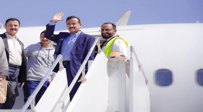 المحافظ بن الوزير يغادر مطار عتق الدولي  في زيارة عمل رسمية ...