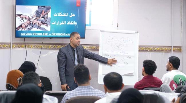 تواصل أعمال الدورة التدريبية لموظفي صندوق رعاية النشء والشباب والرياضة في عدن برعاية الوزير البكري ...