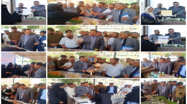 الوزير السقطري يكرم عدداً من المبرزات بمناسبة اليوم العالمي للمرأة الريفية ...