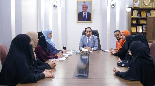 وزير الشباب والرياضة يلتقي بعدد من رائدات الأعمال المبتدئات في عدن ...