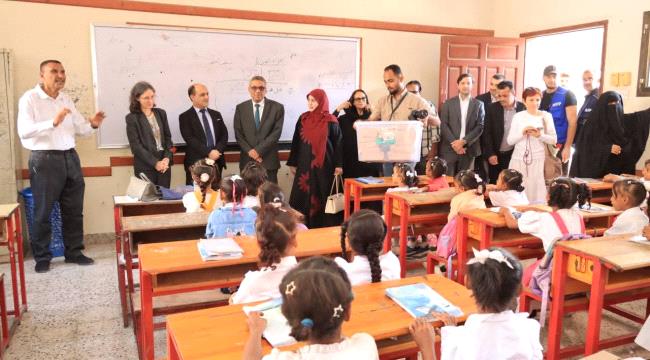 مدير عام دارسعد يستقبل السفيرة الفرنسية لدى بلادنا ويطّلع معها على مطبخ إعداد الوجبات الصحية لطلاب المدارس ...