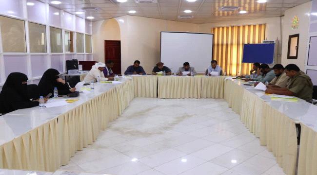 اللجنة الاستشارية بالمهرة تعقد اجتماعها الدوري وتناقش المنح والمستجدات والقضايا الصحية بالمحافظة ...