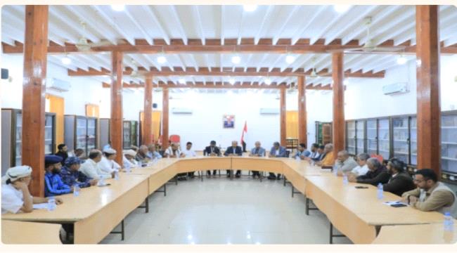 اجتماع برئاسة بارباع يناقش احتياجات مديرية شبام ...