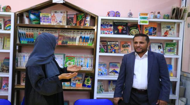 وكيل محافظة عدن لقطاع المشاريع يتفقد مكتبة مسواط للأطفال ويطلع على احتياجاتها الفنية والخدمية ...