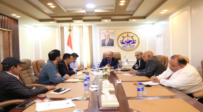 وزير النقل يترأس اجتماع لمناقشة أوضاع ميناء الوديعة البري ويؤكد ضرورة تنظيم العمل وتسهيل حركة المسافرين والشاحنات ...