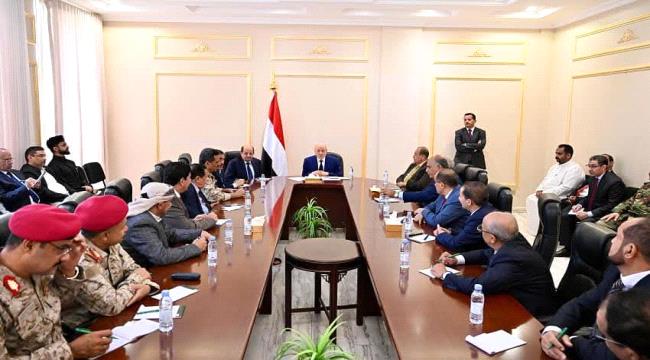 رئيس مجلس القيادة يشيد بدور أبناء محافظة الضالع في ردع المشروع الإمامي والدفاع عن النظام الجمهوري ...