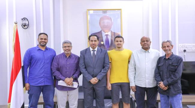 الوزير البكري يودّع لاعب منتخب السباحة المغادر إلى البرتغال في منحة أولمبية ...