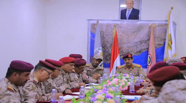 وزير الدفاع يترأس اجتماعاً عسكرياً استثنائياً لمناقشة المستجدات الميدانية ومستوى الجاهزية القتالية  ...