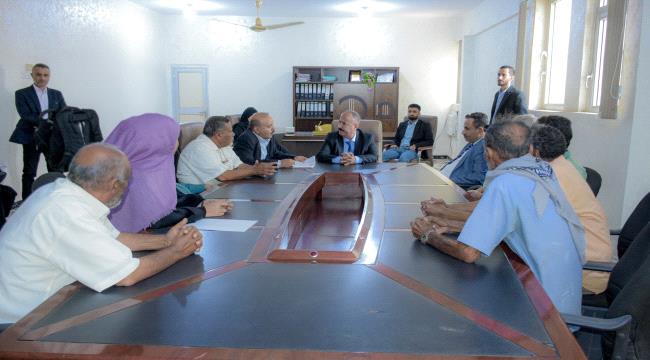 وزير النقل يتفقد سير العمل بالمؤسسة المحلية للنقل البري في عدن  ...
