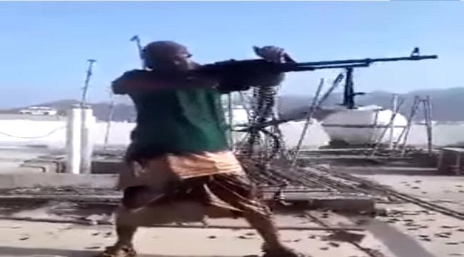 محمد حيدره يستذكر بطولات الشهيد محمد أمزربة في حرب عدن 2015 ...