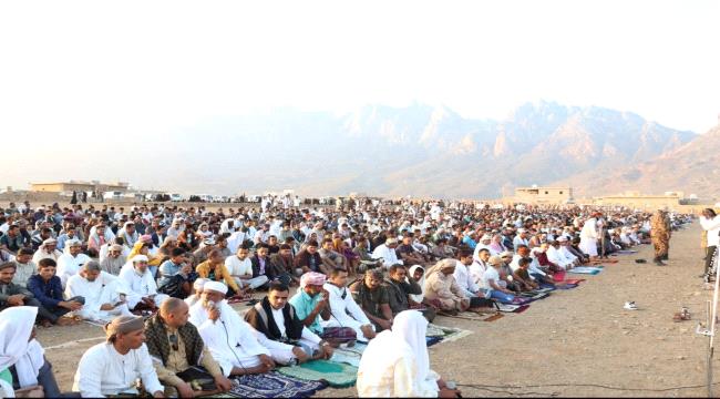 القائم بأعمال محافظ أرخبيل سقطرى يؤدي صلاة العيد ويطمئن على المرضى في المستشفى ...