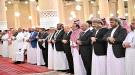 رئيس مجلس القيادة وعدد من أعضاء المجلس يتقدمون جموع المصلين والمشيعين لجثمان فقيد اليمن الكبير الرئي ...