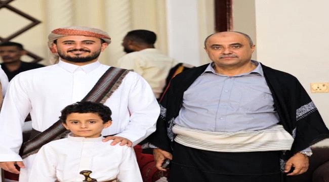 مدير عام إعلام شبوة يهنئ سالم بن بريك بزفاف نجله صالح ...