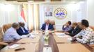 وزير النقل يناقش اوضاع ومستوى جاهزية مؤسسة موانئ البحر العربي وهيئة الشؤون البحرية بالمكلا...