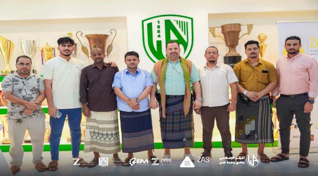 الرئيس الفخري لنادي وحدة عدن سامي السعيدي يزور النادي ويطلع على مرافقه ...